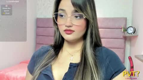 iam_lina online show from March 23, 1:59 pm