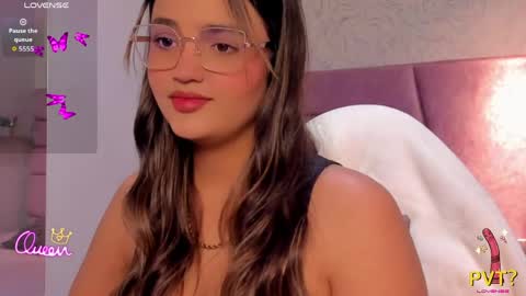 iam_lina online show from April 17, 11:46 am