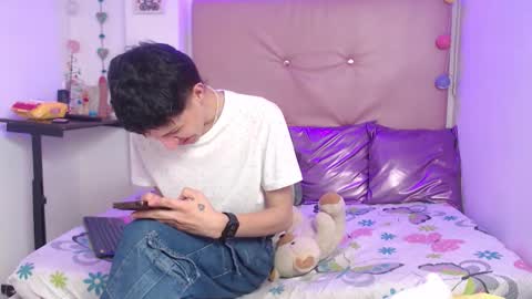 Snapshot of iam_lukas__ chatting on December 19, 3:30 pm iam_lukas__ online show from December 19, 3:30 pm