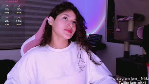 Snapshot of iam_nikki chatting on December 5, 6:54 am On instagram Imm NikkiHelp me reach 100 likes online show from December 5, 6:54 am