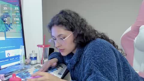 Snapshot of iam_nikki chatting on March 11, 6:10 am On instagram Imm NikkiHelp me reach 100 likes online show from March 11, 6:10 am