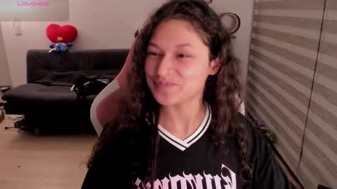 Snapshot of iam_nikki chatting on October 25, 4:20 am On instagram Imm NikkiHelp me reach 100 likes online show from October 25, 4:20 am