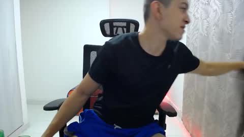 Snapshot of iam_yourbabyprincess_xd chatting on December 6, 5:31 am iam_yourbabyprincess_xd online show from December 6, 5:31 am