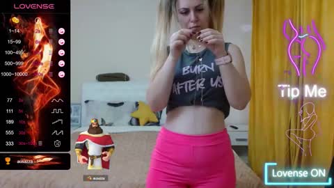 Snapshot of iamdaddyissues chatting on October 4, 8:01 am Alice online show from October 4, 8:01 am