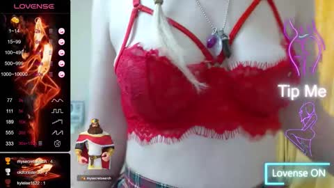 Snapshot of iamdaddyissues chatting on October 19, 7:42 am Alice online show from October 19, 7:42 am