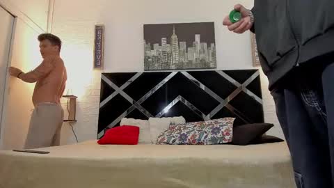 Snapshot of iammariano chatting on October 14, 3:29 am Mariano online show from October 14, 3:29 am