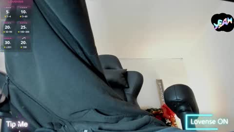 Snapshot of iammariano chatting on December 3, 4:20 am Mariano online show from December 3, 4:20 am