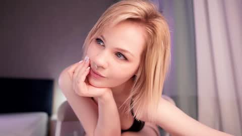 Nina  online show from January 18, 5:59 pm