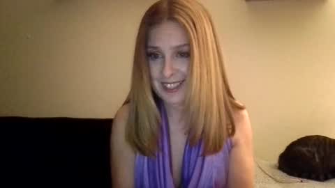 iampoppyy online show from October 31, 9:21 am