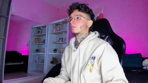 IAN CASTILLO online show from December 16, 11:15 am