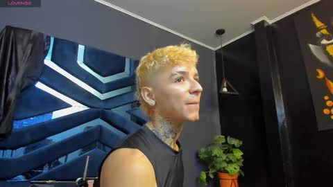 IAN CASTILLO online show from January 19, 11:14 am