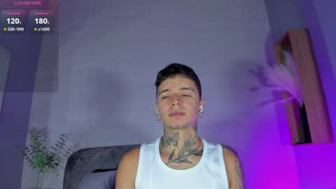 Snapshot of ian_castillo_ chatting on July 22, 11:13 am IAN CASTILLO online show from July 22, 11:13 am