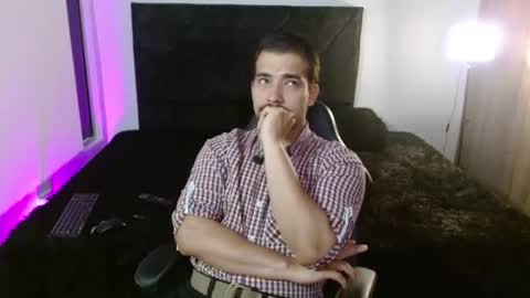 Ian Davis online show from July 11, 4:32 pm