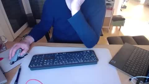 iandy12 online show from April 20, 9:49 pm