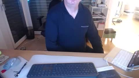 iandy12 online show from April 26, 9:45 pm