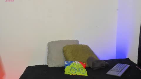 Snapshot of ianlark chatting on May 19, 12:27 am Ian Lark online show from May 19, 12:27 am
