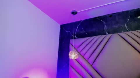 ibbie_ online show from March 30, 12:50 pm