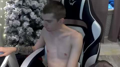 MAX online show from December 3, 8:05 am