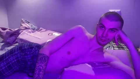 MAX online show from February 1, 4:44 pm