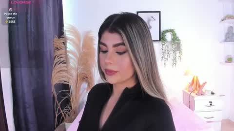 ice_y_abigail online show from January 19, 12:20 pm