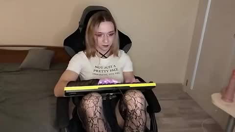 Jade online show from February 3, 3:50 pm