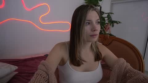 Snapshot of icedanielles chatting on December 7, 7:10 pm Danielle online show from December 7, 7:10 pm