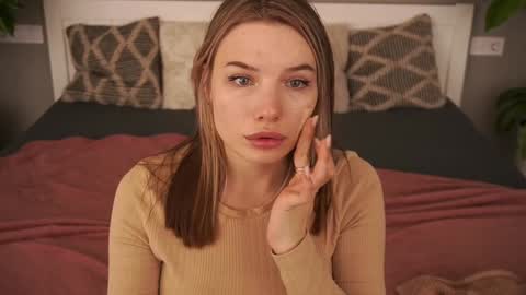 Snapshot of icedanielles chatting on December 8, 2:19 pm Danielle online show from December 8, 2:19 pm