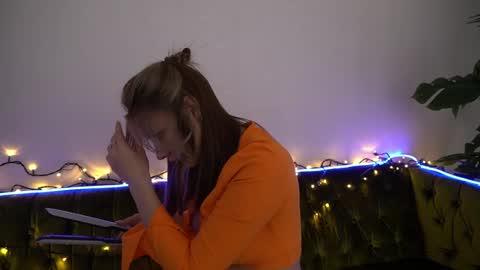 Snapshot of icedanielles chatting on December 9, 6:46 pm Danielle online show from December 9, 6:46 pm