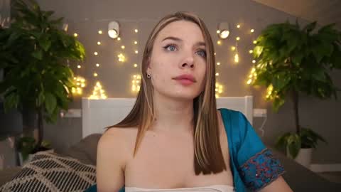 Snapshot of icedanielles chatting on December 31, 10:45 pm Danielle online show from December 31, 10:45 pm