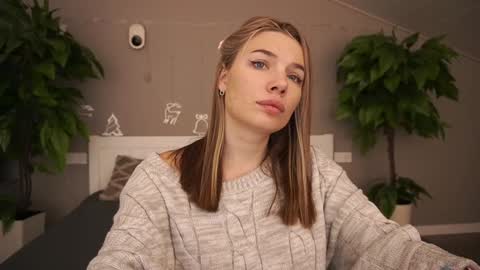 Snapshot of icedanielles chatting on January 2, 2:46 pm Danielle online show from January 2, 2:46 pm