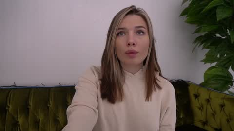 Snapshot of icedanielles chatting on January 9, 3:34 pm Danielle online show from January 9, 3:34 pm