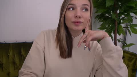 Snapshot of icedanielles chatting on January 9, 6:36 pm Danielle online show from January 9, 6:36 pm