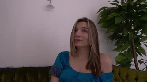 Snapshot of icedanielles chatting on January 31, 2:39 pm Danielle online show from January 31, 2:39 pm