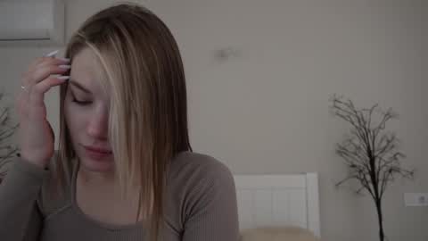 Snapshot of icedanielles chatting on February 9, 11:36 am Danielle online show from February 9, 11:36 am