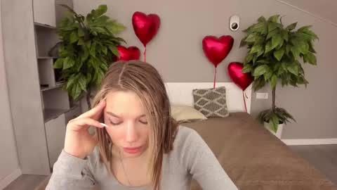 Snapshot of icedanielles chatting on February 20, 1:40 pm Danielle online show from February 20, 1:40 pm