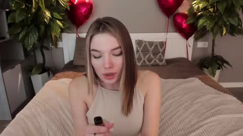 Snapshot of icedanielles chatting on February 24, 6:26 pm Danielle online show from February 24, 6:26 pm