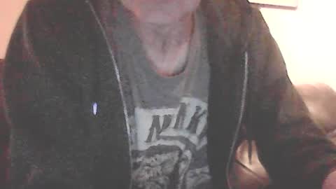 Snapshot of icemandude chatting on July 4, 9:43 pm icemandude online show from July 4, 9:43 pm