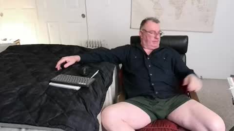 Snapshot of icihristopher chatting on October 31, 1:23 pm Christopher online show from October 31, 1:23 pm