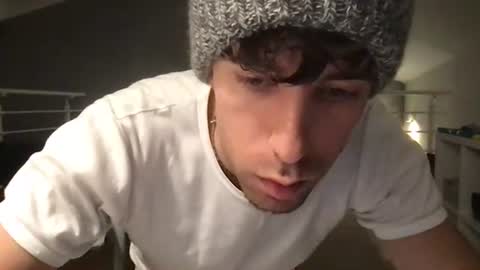 icyninesix online show from December 19, 6:34 pm