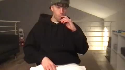 icyninesix online show from December 19, 9:49 pm