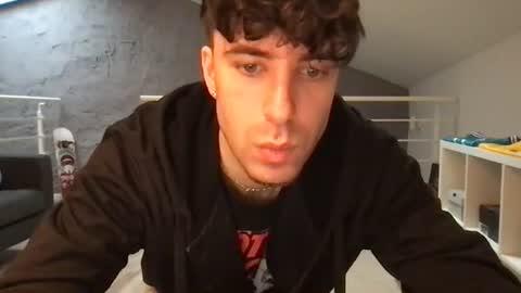 icyninesix online show from January 25, 2:58 pm