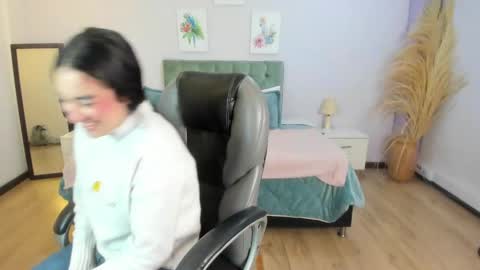 Icy online show from April 21, 12:33 pm