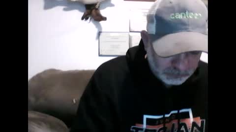 Snapshot of idkwhyidothis348732 chatting on December 26, 12:16 pm idkwhyidothis348732 online show from December 26, 12:16 pm