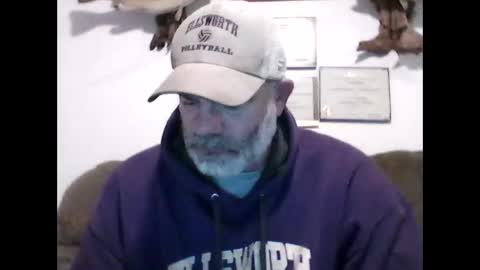 Snapshot of idkwhyidothis348732 chatting on January 15, 11:53 am idkwhyidothis348732 online show from January 15, 11:53 am