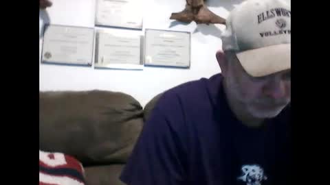 Snapshot of idkwhyidothis348732 chatting on February 7, 12:17 pm idkwhyidothis348732 online show from February 7, 12:17 pm