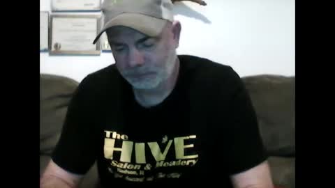 Snapshot of idkwhyidothis348732 chatting on March 10, 11:21 am idkwhyidothis348732 online show from March 10, 11:21 am