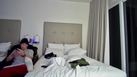 Snapshot of igetherwetter chatting on December 13, 11:02 am Amiri Roue online show from December 13, 11:02 am