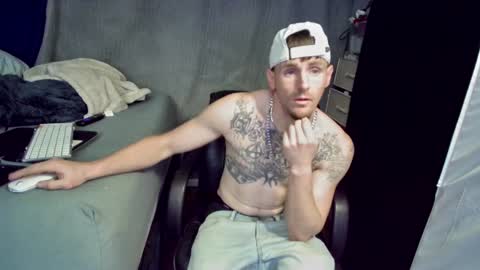 Snapshot of igetherwetter chatting on January 26, 6:28 am Amiri Roue online show from January 26, 6:28 am