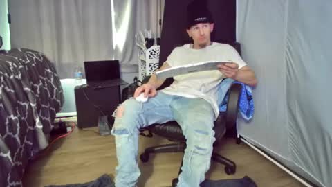 Snapshot of igetherwetter chatting on February 16, 4:32 pm Amiri Roue online show from February 16, 4:32 pm