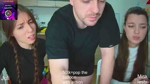 Julia and Mira online show from December 8, 3:35 pm